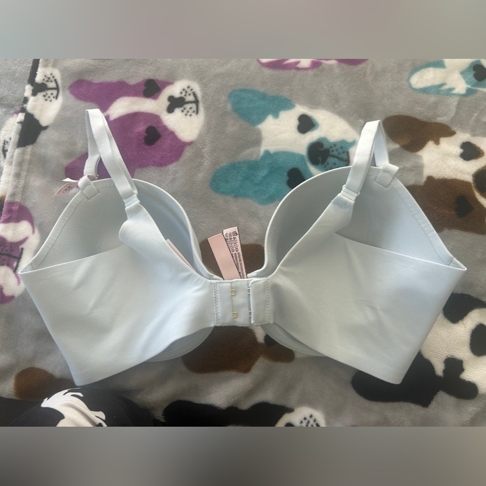 Victoria’s Secret Women's Light Blue Bra - Picture 2 of 5